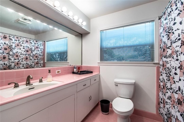 419 Peerman Pl, Corpus Christi, TX 78411 - full bathroom with vanity, toilet, plenty of natural light, and a shower with shower curtain