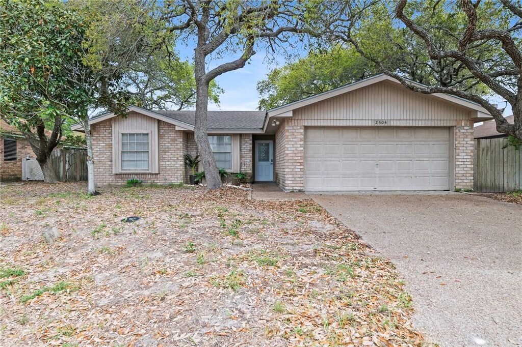 2304 Timberleaf Cir, Ingleside, TX 78362