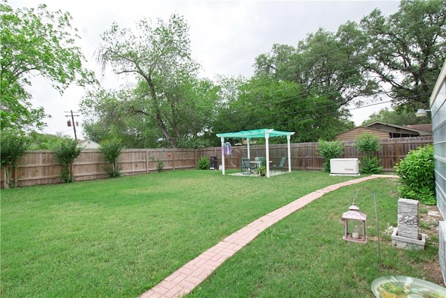 905 E Randall St, Beeville, TX 78102 - view of yard featuring a fenced backyard