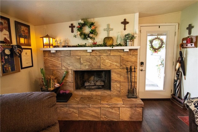 905 E Randall St, Beeville, TX 78102 - living room featuring wood finished floors and a fireplace