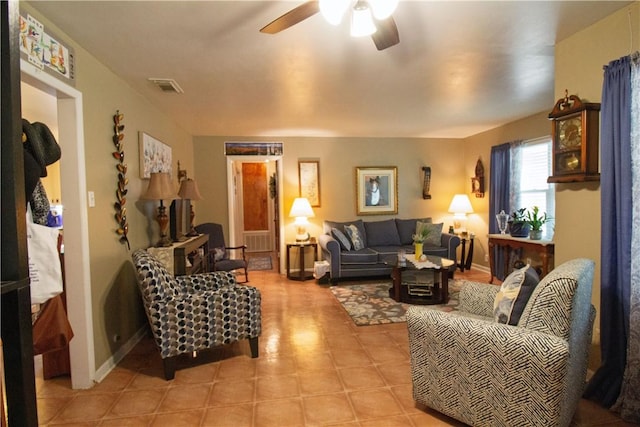 905 E Randall St, Beeville, TX 78102 - living area featuring visible vents and ceiling fan