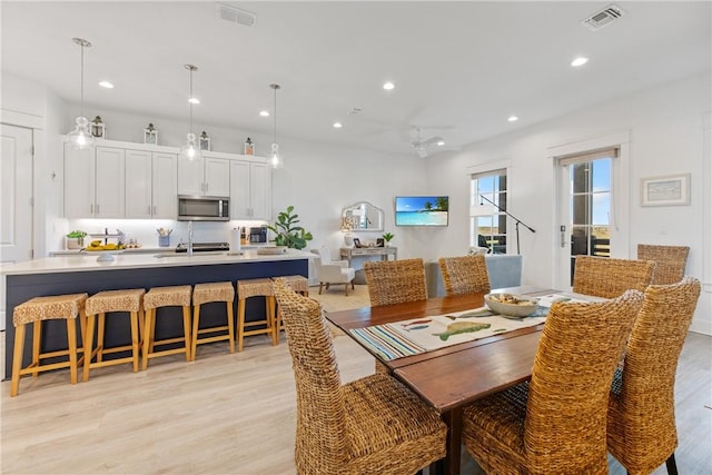 dining area with recessed lighting, visible vents, ceiling fan, and light wood finished floors