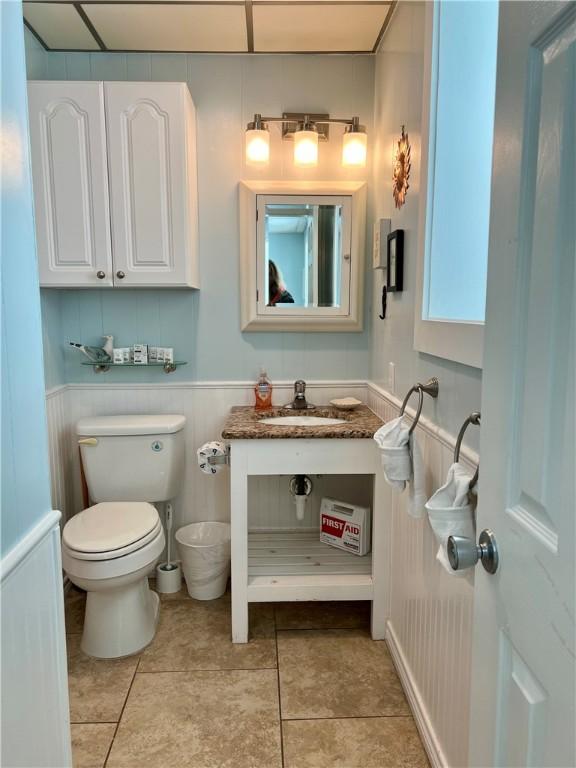 bathroom featuring toilet and vanity