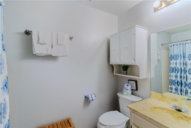 122 Palm Dr, Rockport, TX 78382 - full bath featuring curtained shower, toilet, and vanity