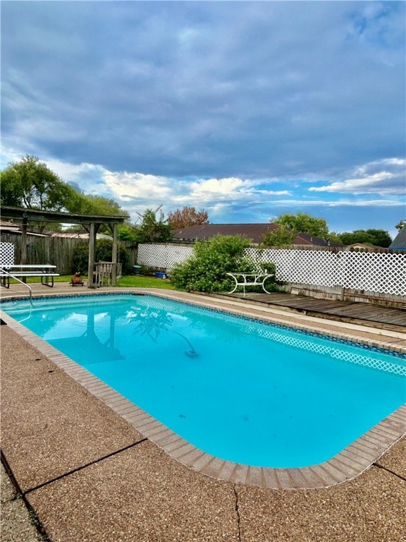 view of swimming pool