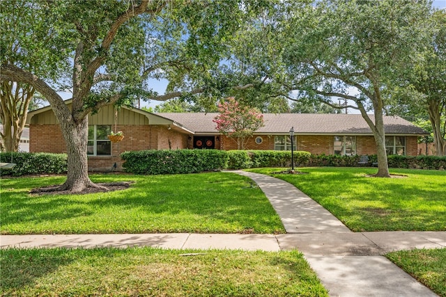 ranch-style house with a front yard