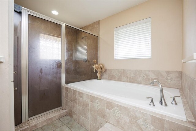 workout area with recessed lighting, ceiling fan with notable chandelier, wood finished floors, baseboards, and vaulted ceiling