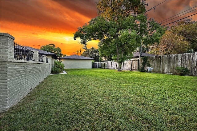 view of yard at dusk