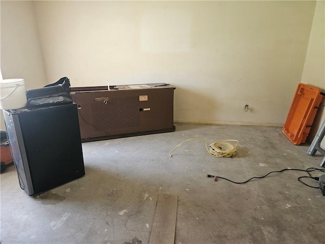 909 Johnson St, Woodsboro, TX 78393 - interior space with unfinished concrete flooring