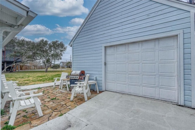 4034 Laguna Shores Rd, Corpus Christi, TX 78418 - garage with fence
