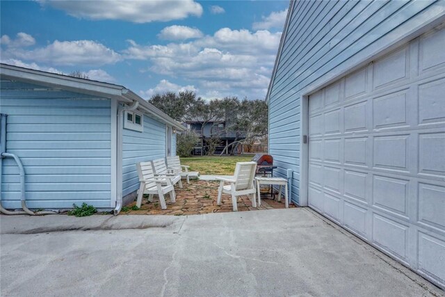 4034 Laguna Shores Rd, Corpus Christi, TX 78418 - view of garage