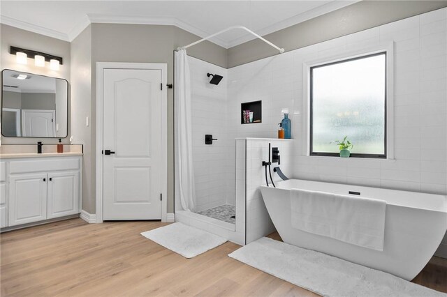 unfurnished bedroom featuring light colored carpet, baseboards, and ceiling fan