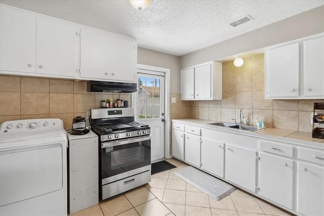 4622 Bluebelle Ln, Corpus Christi, TX 78416 - kitchen featuring washer / clothes dryer, stainless steel gas range oven, a sink, under cabinet range hood, and tasteful backsplash