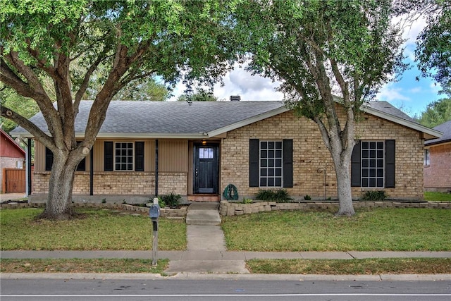 single story home with a front yard