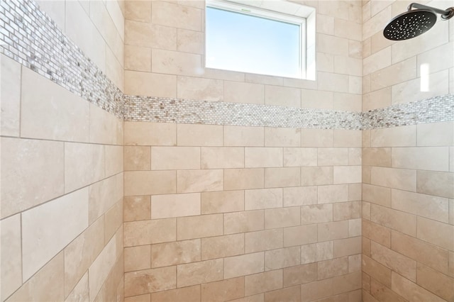 bathroom featuring tiled shower