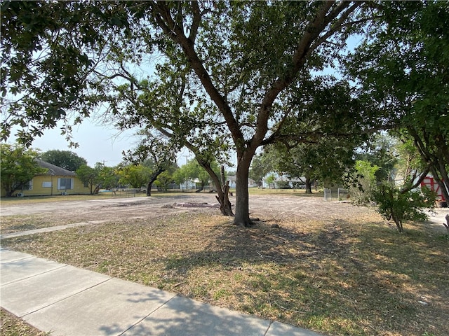 Listing photo 3 for 1019 E Sinton St, Sinton TX 78387