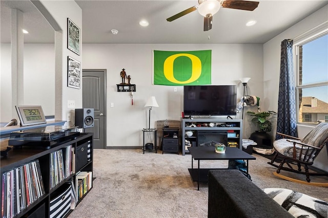 living area with baseboards, carpet, recessed lighting, arched walkways, and a ceiling fan