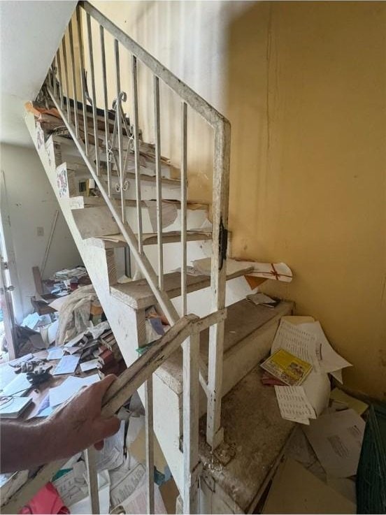 717 25th St, Corpus Christi, TX 78405 - view of stairs