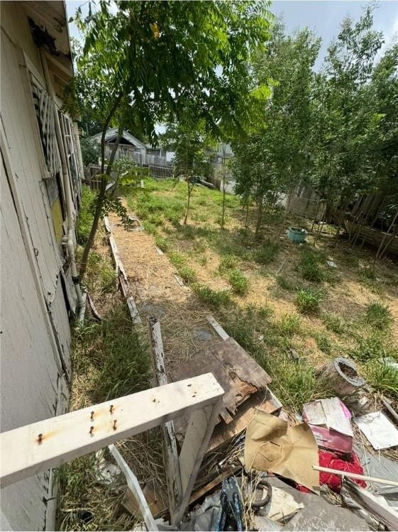 717 25th St, Corpus Christi, TX 78405 - view of yard