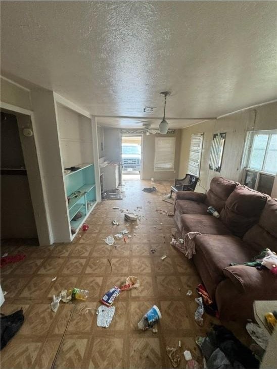 717 25th St, Corpus Christi, TX 78405 - living area featuring a textured ceiling
