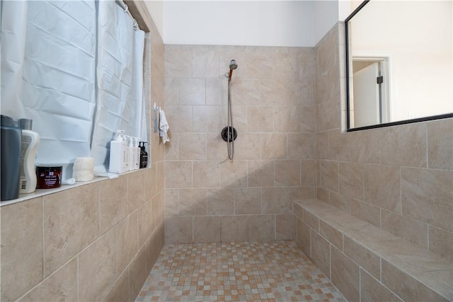 full bathroom featuring tiled shower