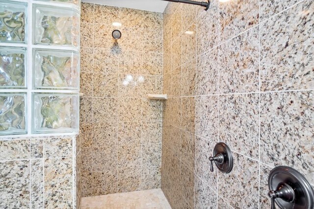 122 Bay Ct, Aransas Pass, TX 78336 - bathroom view of tiled shower