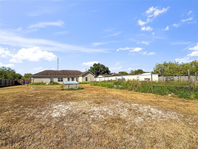 view of yard with an outdoor structure