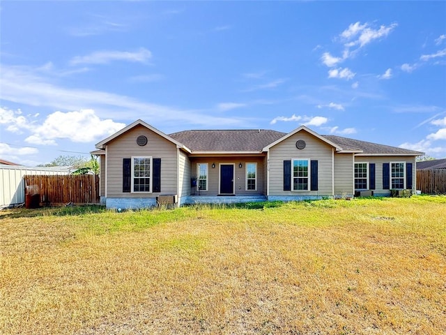 ranch-style house featuring a front yard