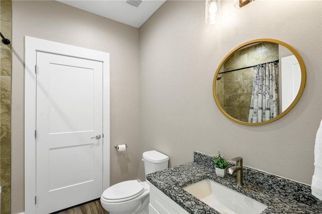 110 Keewaydin Ln, Port Aransas, TX 78373 - bathroom with vanity, a tile shower, and wood finished floors