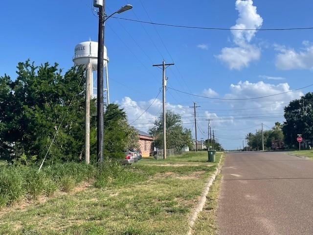 301 E Harald St, Hebbronville, TX 78361 - photo 6