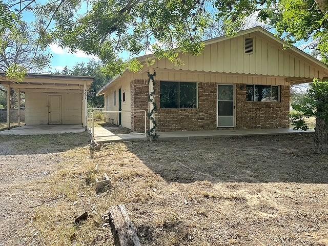1201 Florida St, Pleasanton, TX 78064 - photo 1