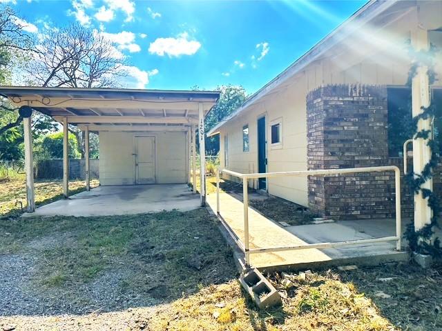 1201 Florida St, Pleasanton, TX 78064 - photo 2