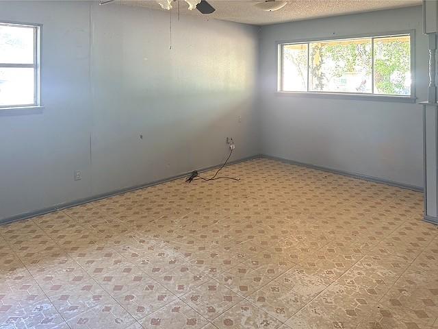 1201 Florida St, Pleasanton, TX 78064 - photo 5