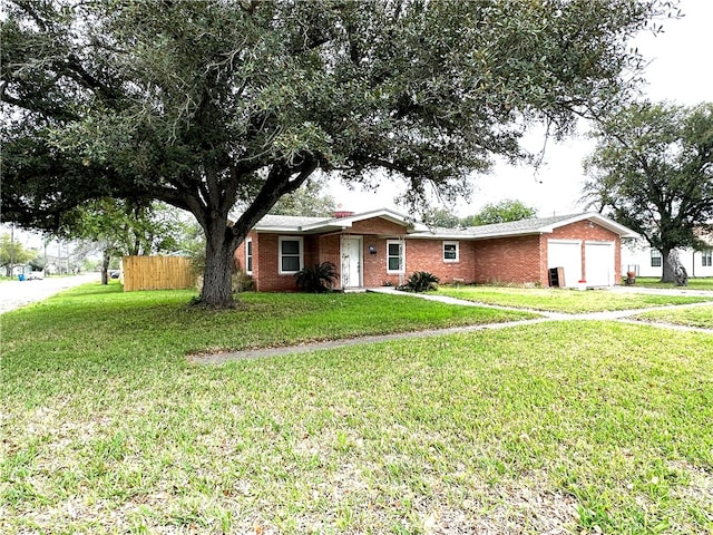 ranch-style house featuring a front lawn