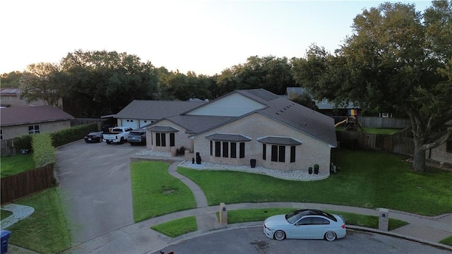 view of front of property with a front yard