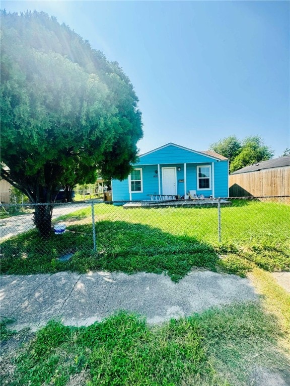 view of front of house with a front yard