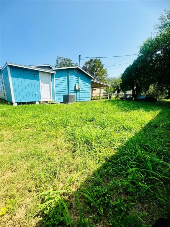 view of yard with central AC unit