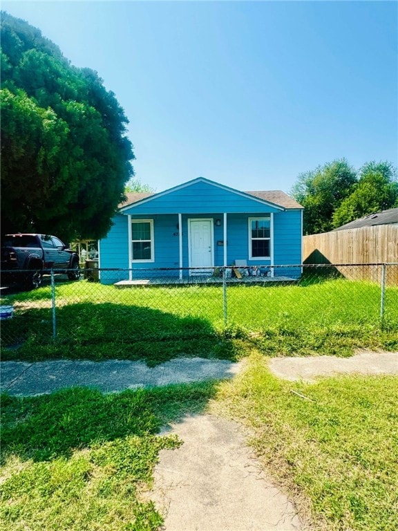 view of front of home featuring a front lawn and covered porch