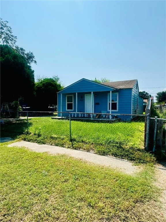 view of front of property with a front lawn