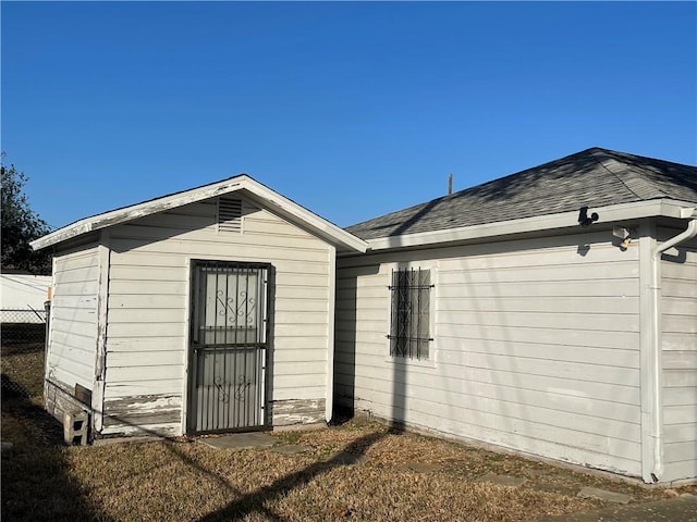 view of outdoor structure featuring an outdoor structure and fence