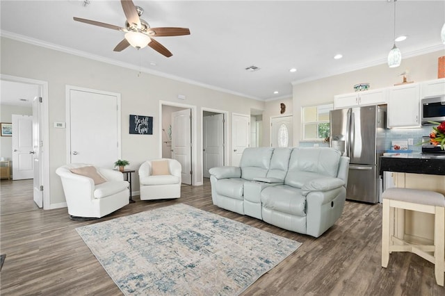 219 Pintail Ln, Rockport, TX 78382 - living room featuring ceiling fan, ornamental molding, dark wood-type flooring, recessed lighting, and baseboards