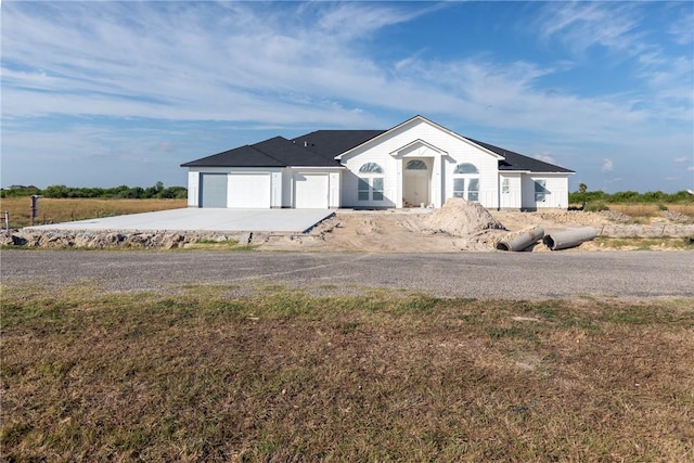 view of front of property featuring a garage