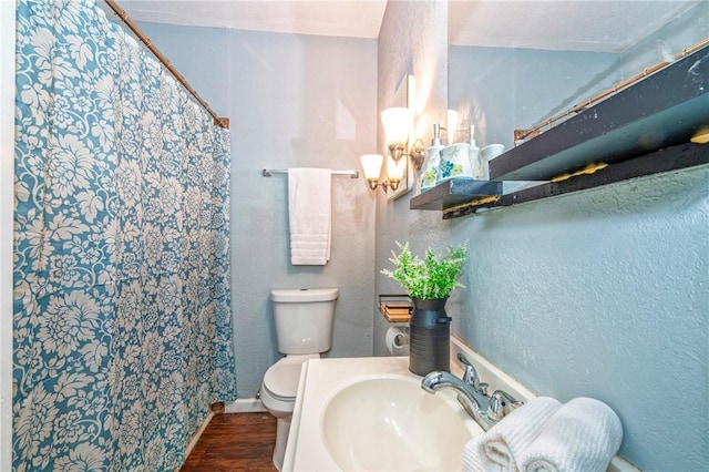 10634 Veda Dr, Corpus Christi, TX 78410 - bathroom featuring wood finished floors, a textured wall, curtained shower, and vanity