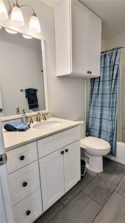 full bathroom featuring hardwood / wood-style flooring, vanity, shower / bath combo, and toilet