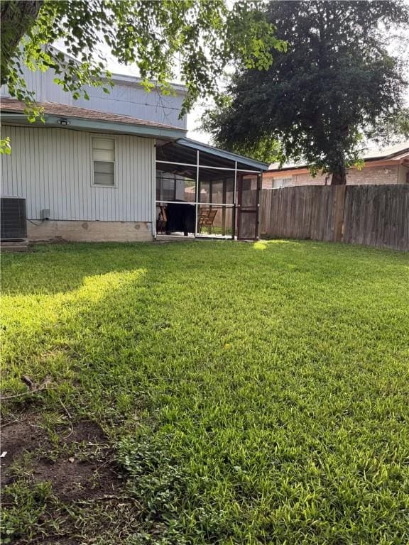 11614 Coleta Creek Dr, Corpus Christi, TX 78410 - view of yard featuring a sunroom