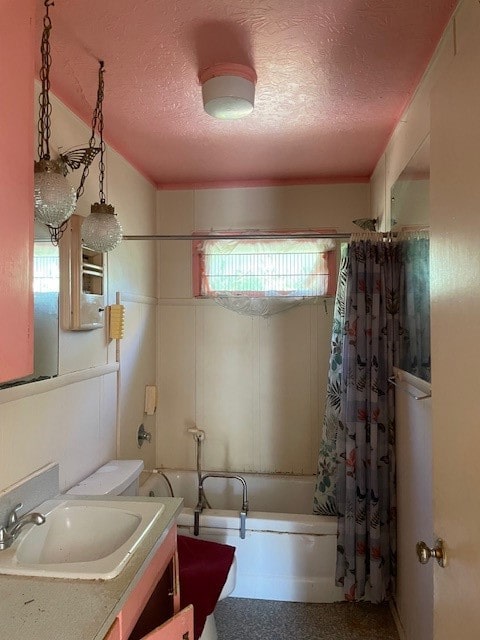 bathroom featuring a healthy amount of sunlight, a textured ceiling, and shower / tub combo with curtain