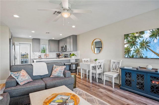 living room featuring light wood-style floors, recessed lighting, and ceiling fan