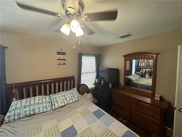 1210 Brentwood Dr, Corpus Christi, TX 78404 - bedroom with visible vents and ceiling fan