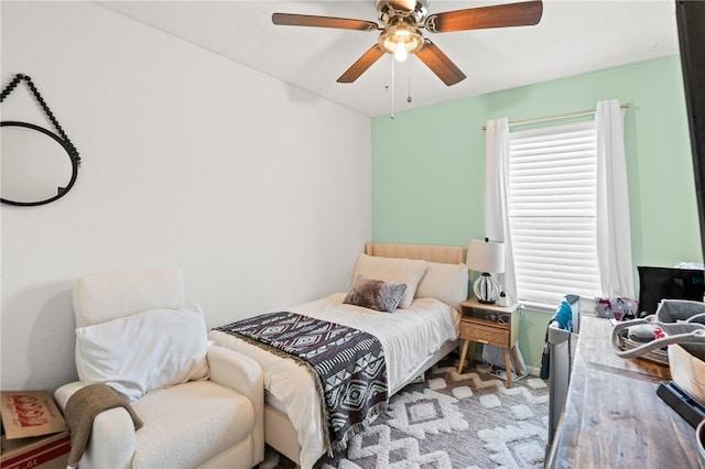 bedroom with ceiling fan