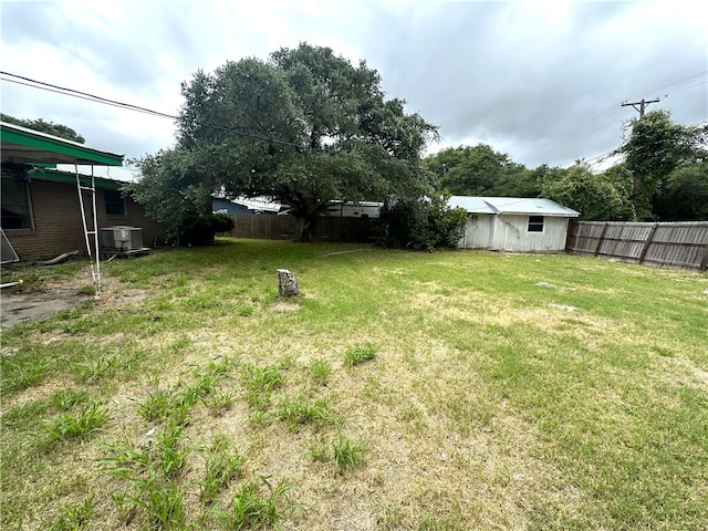 636 S 11th St, Aransas Pass, TX 78336 - view of yard